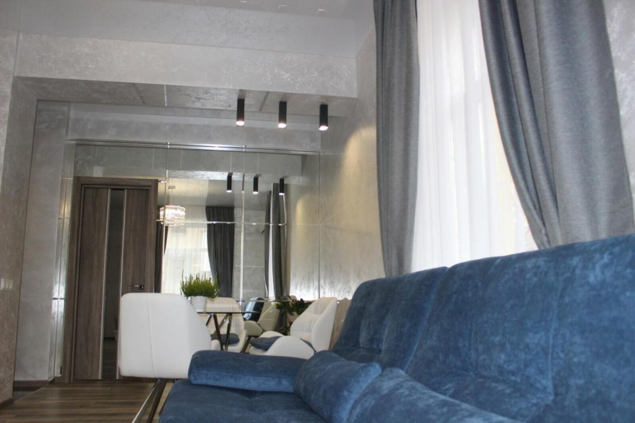 New Luxury Apartment In The Center On Konstitution Square Kharkiv Exterior photo