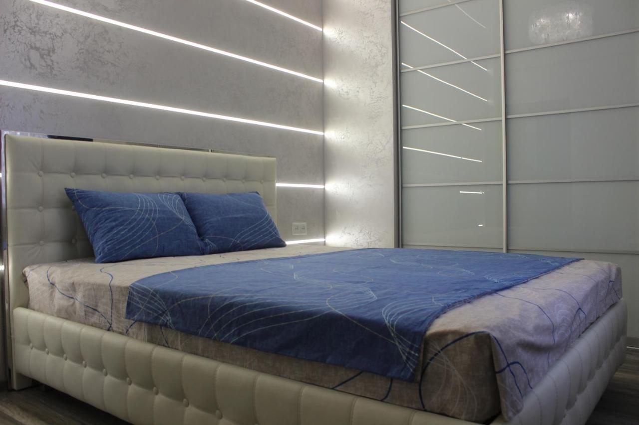 New Luxury Apartment In The Center On Konstitution Square Kharkiv Exterior photo