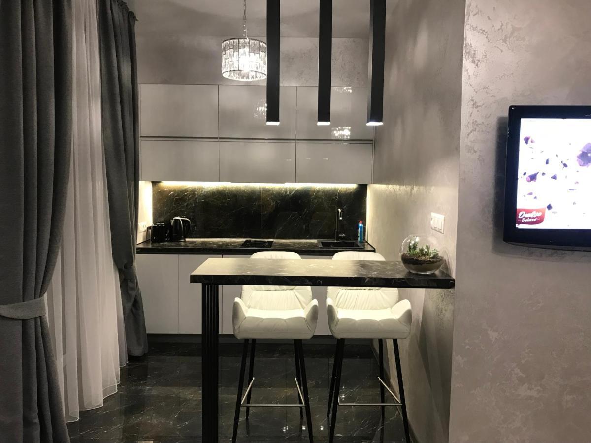 New Luxury Apartment In The Center On Konstitution Square Kharkiv Exterior photo