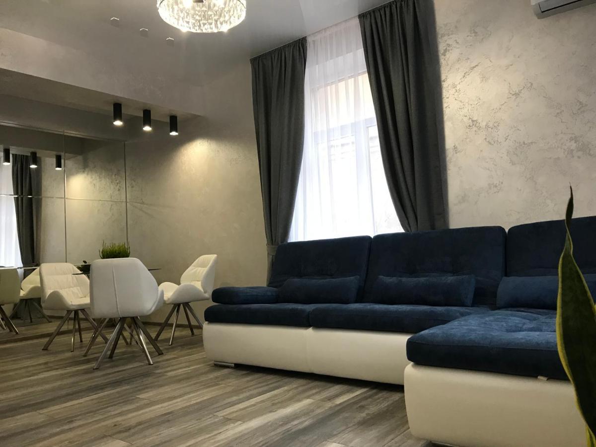 New Luxury Apartment In The Center On Konstitution Square Kharkiv Exterior photo