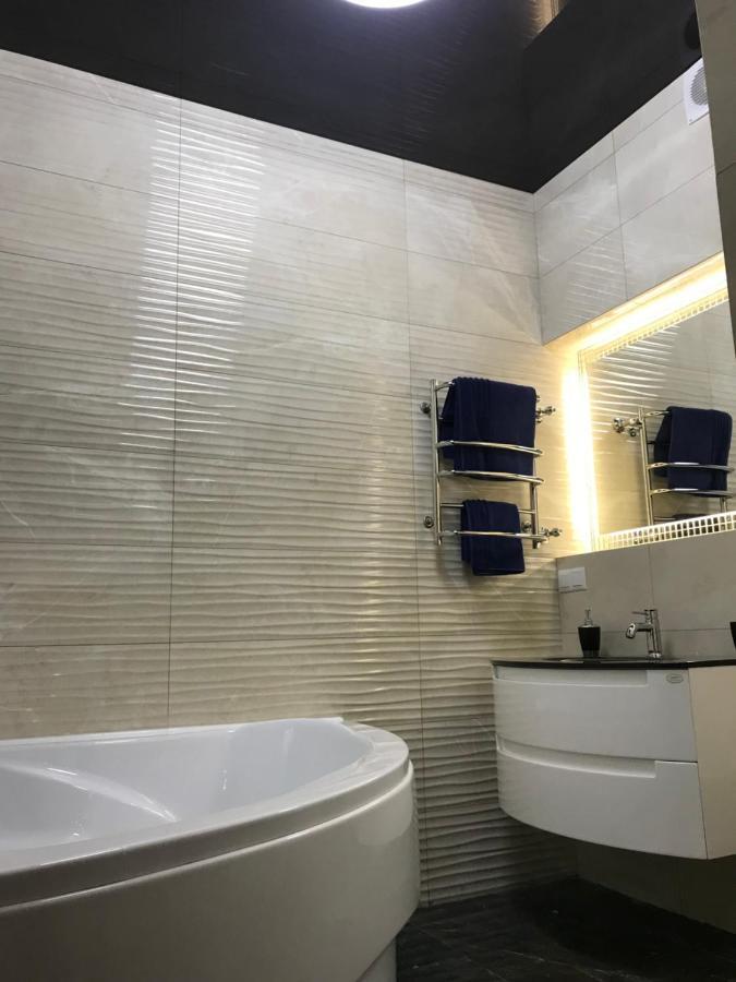 New Luxury Apartment In The Center On Konstitution Square Kharkiv Exterior photo