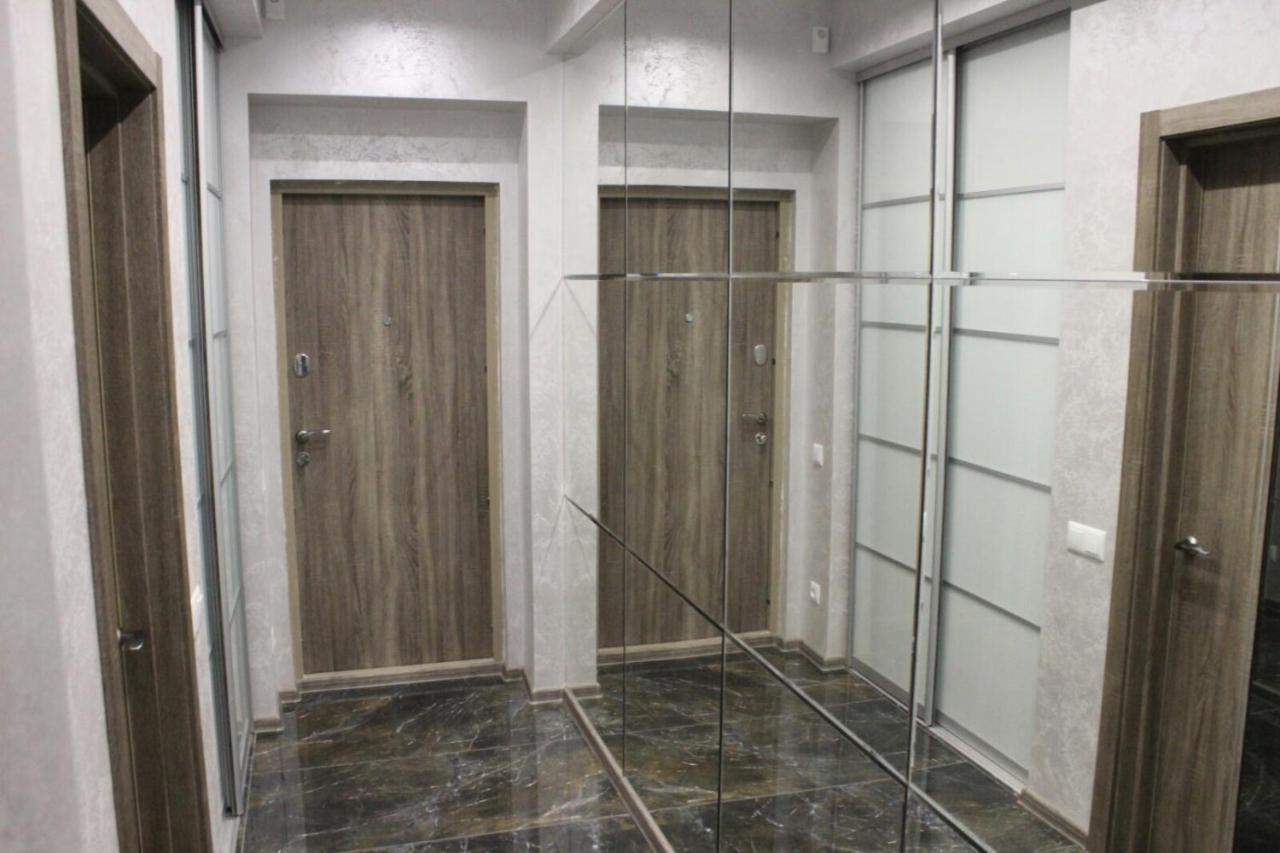 New Luxury Apartment In The Center On Konstitution Square Kharkiv Exterior photo