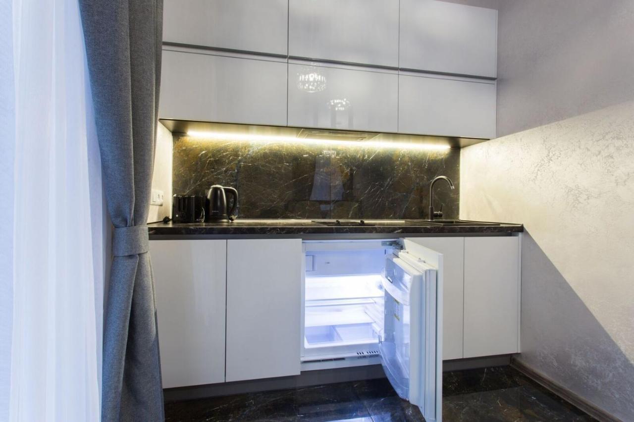 New Luxury Apartment In The Center On Konstitution Square Kharkiv Exterior photo