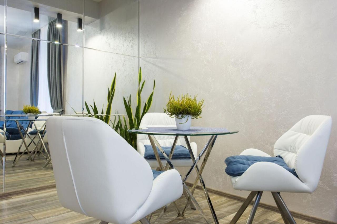 New Luxury Apartment In The Center On Konstitution Square Kharkiv Exterior photo